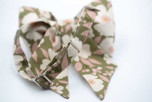 The Victoria Girlbow Snap-Collar