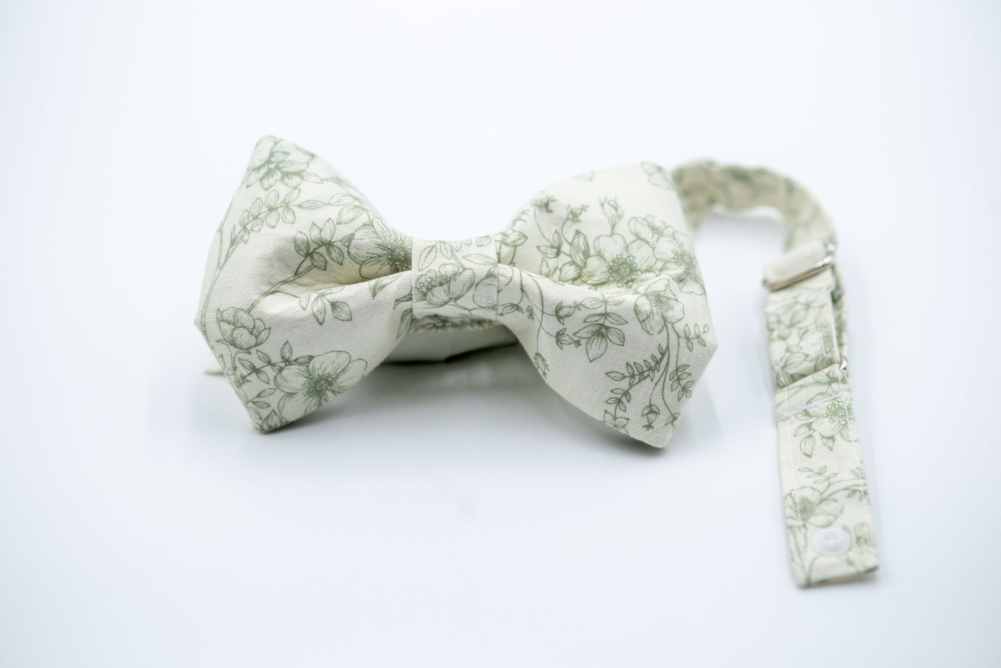 The Clara Boybow Snap-Collar