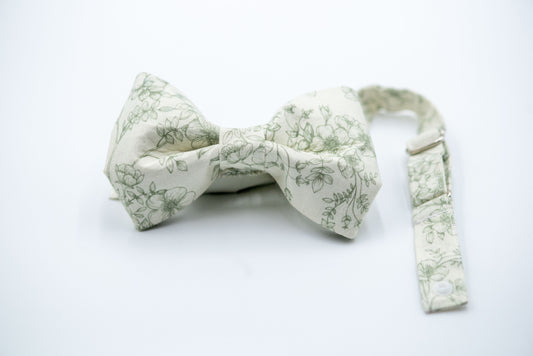 The Clara Boybow Snap-Collar