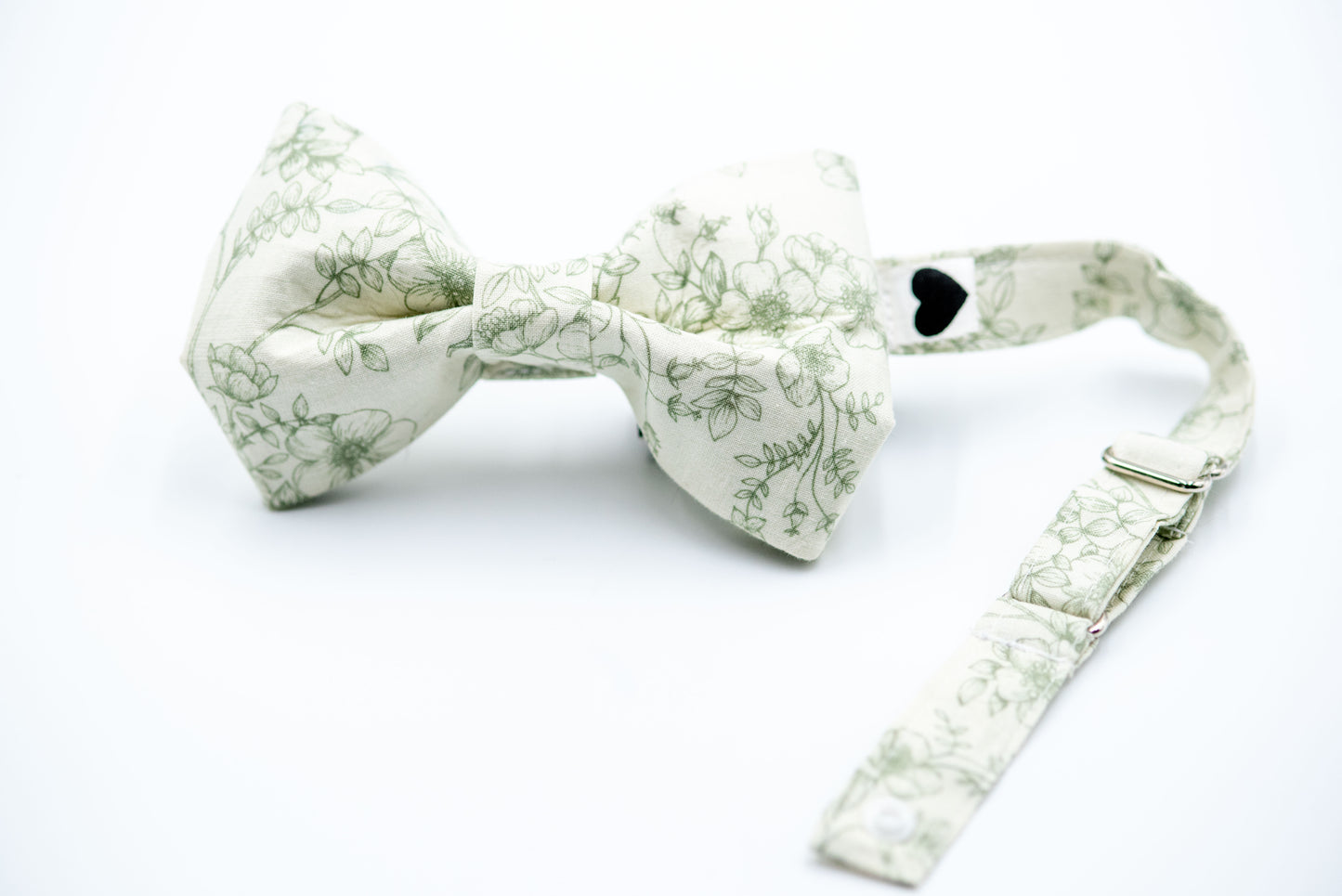 The Clara Boybow Snap-Collar