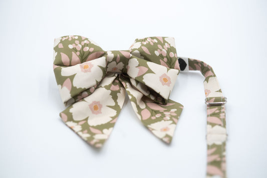 The Victoria Girlbow Snap-Collar
