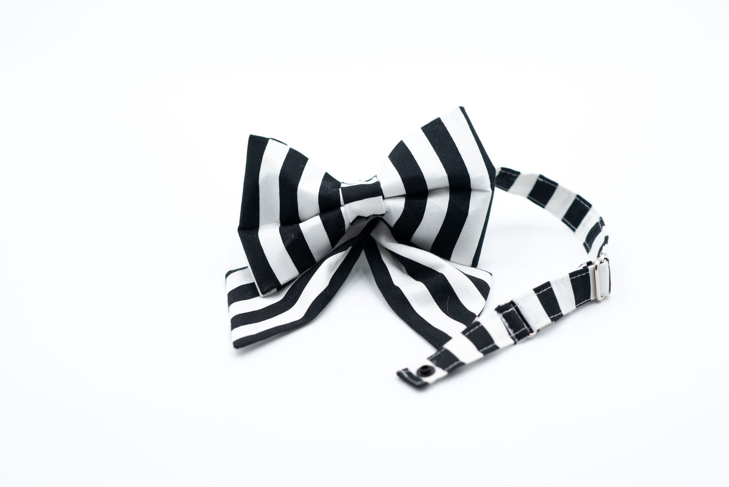 The Amelia Girlbow Snap-Collar